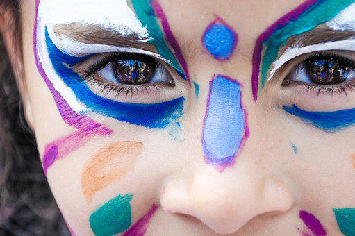 Carnaval : idées de maquillages faciles et tendances pour les